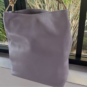 New bucket bag! Excellent condition. Stuffing inside.